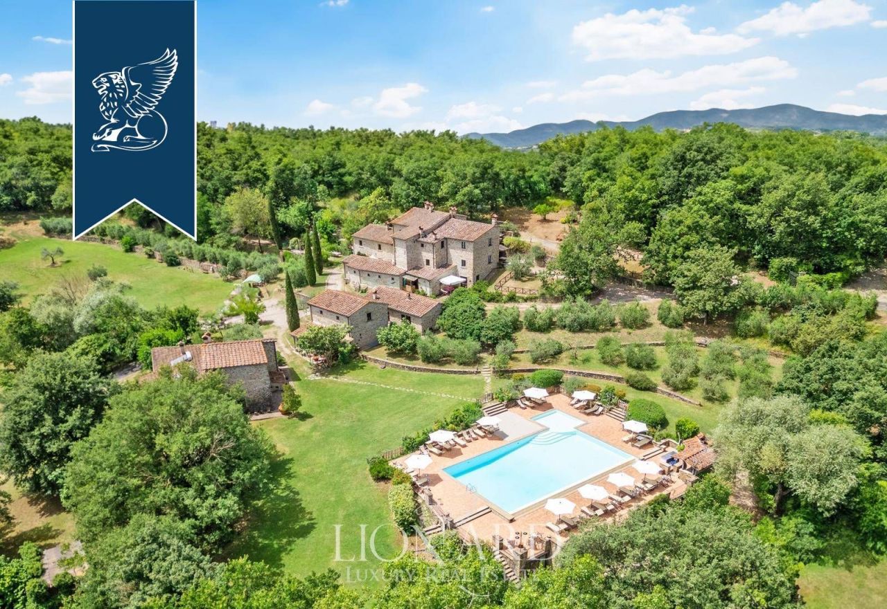 Ферма в Ареццо, Италия, 1 186 м² - фото 1