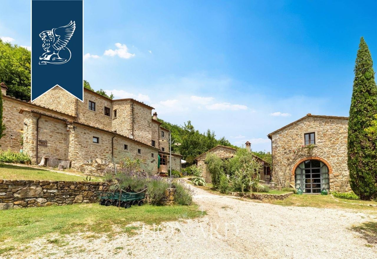 Ферма в Ареццо, Италия, 1 186 м² - фото 7