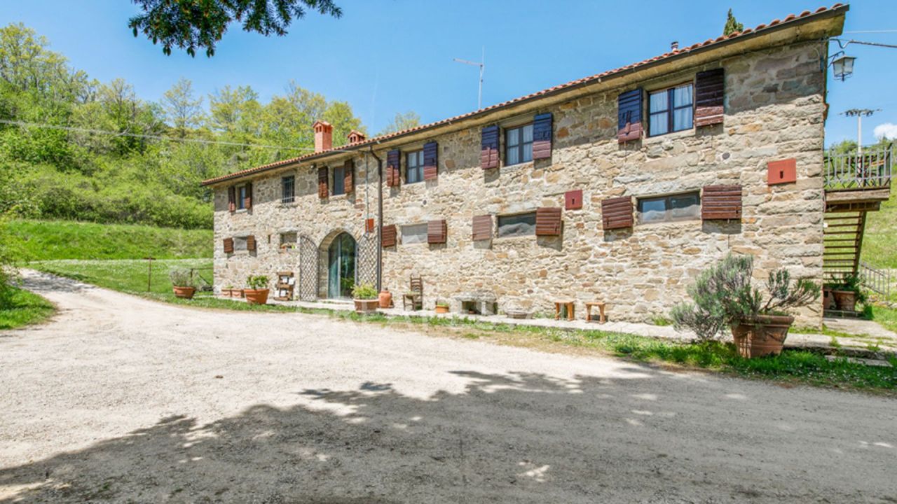 Дом Castelfranco Piandiscò, Италия, 1 300 м² - фото 2