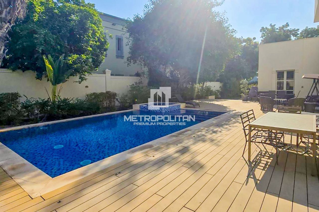 Вилла в Дубае, ОАЭ, 1 164 м² - фото 1