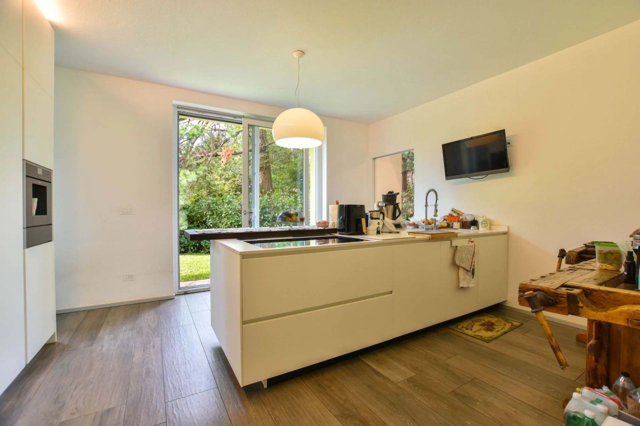 Вилла в Анджере, Италия, 300 м² - фото 11