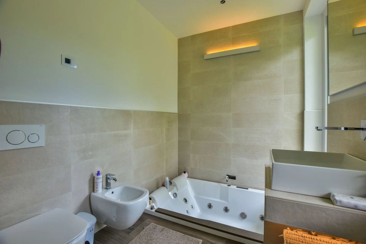 Вилла в Анджере, Италия, 300 м² - фото 13