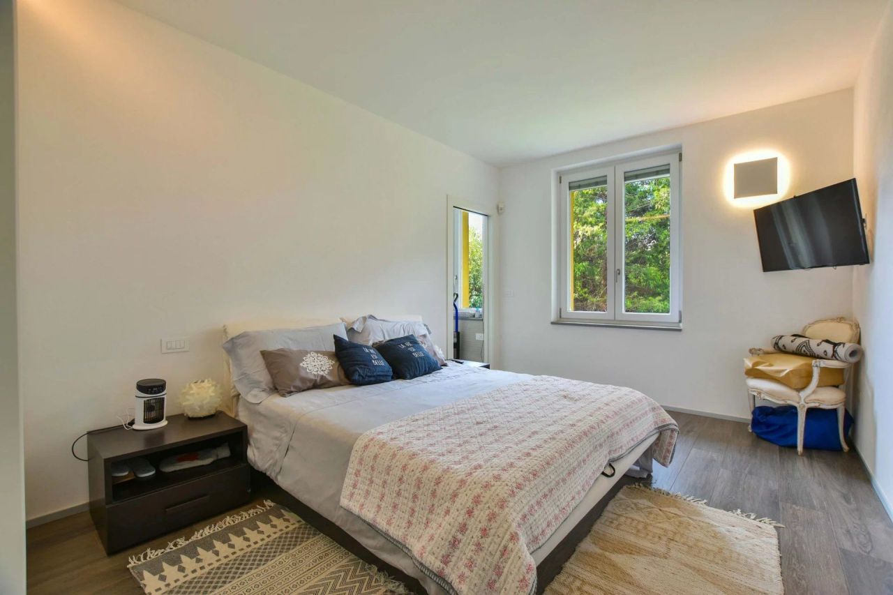 Вилла в Анджере, Италия, 300 м² - фото 12