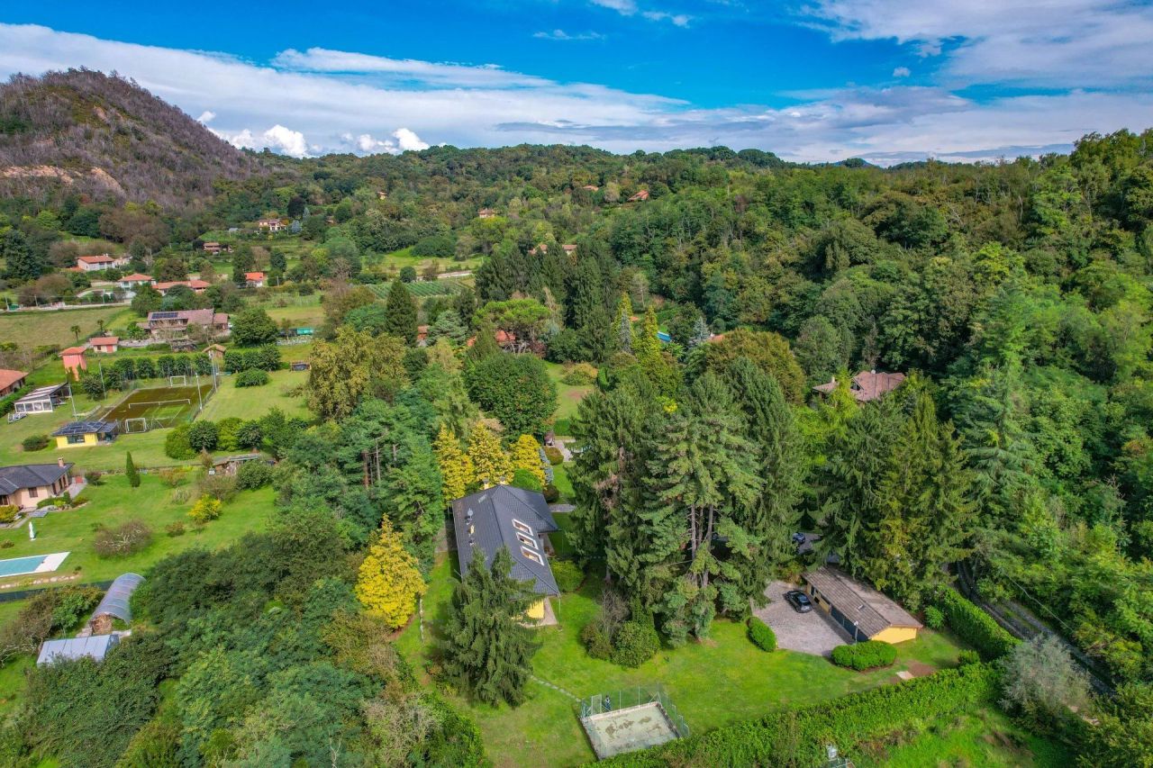 Вилла в Анджере, Италия, 300 м² - фото 4