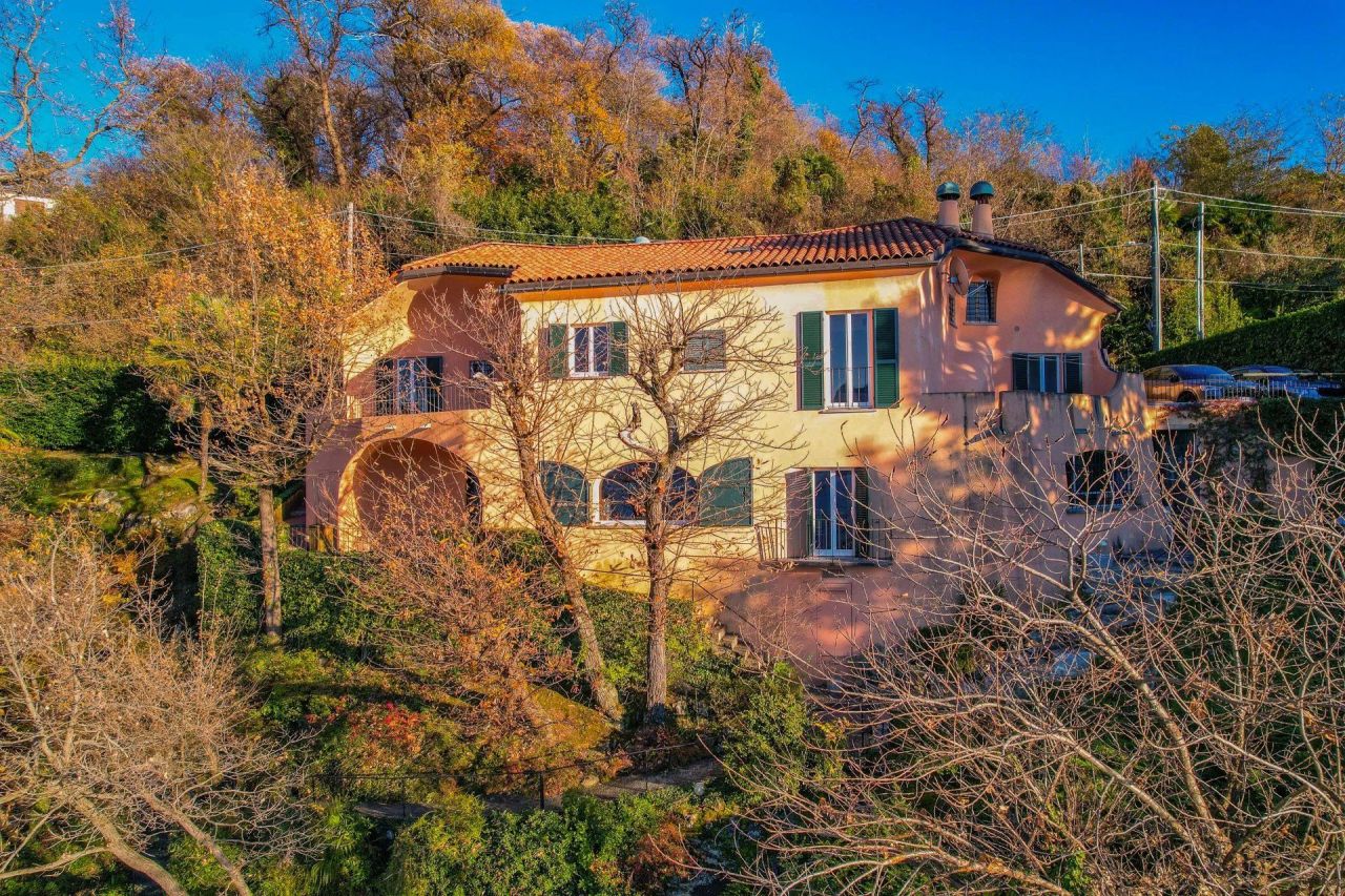 Вилла в Леджуно, Италия, 370 м² - фото 6