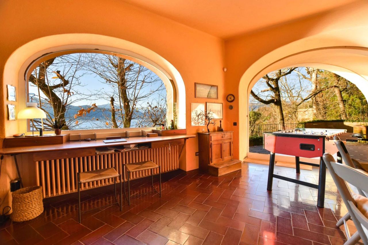 Вилла в Леджуно, Италия, 370 м² - фото 10