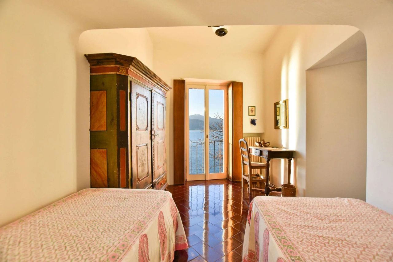 Вилла в Леджуно, Италия, 370 м² - фото 15