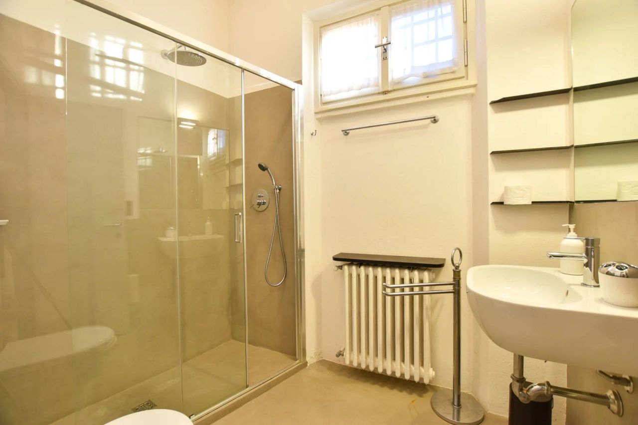 Вилла в Леджуно, Италия, 370 м² - фото 14