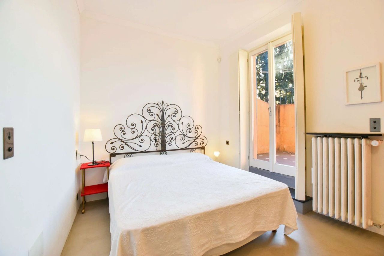 Вилла в Леджуно, Италия, 370 м² - фото 12