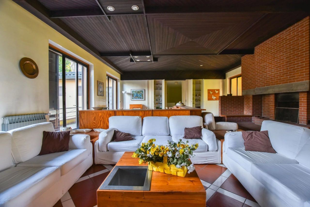 Вилла в Борго-Тичино, Италия, 698 м² - фото 12