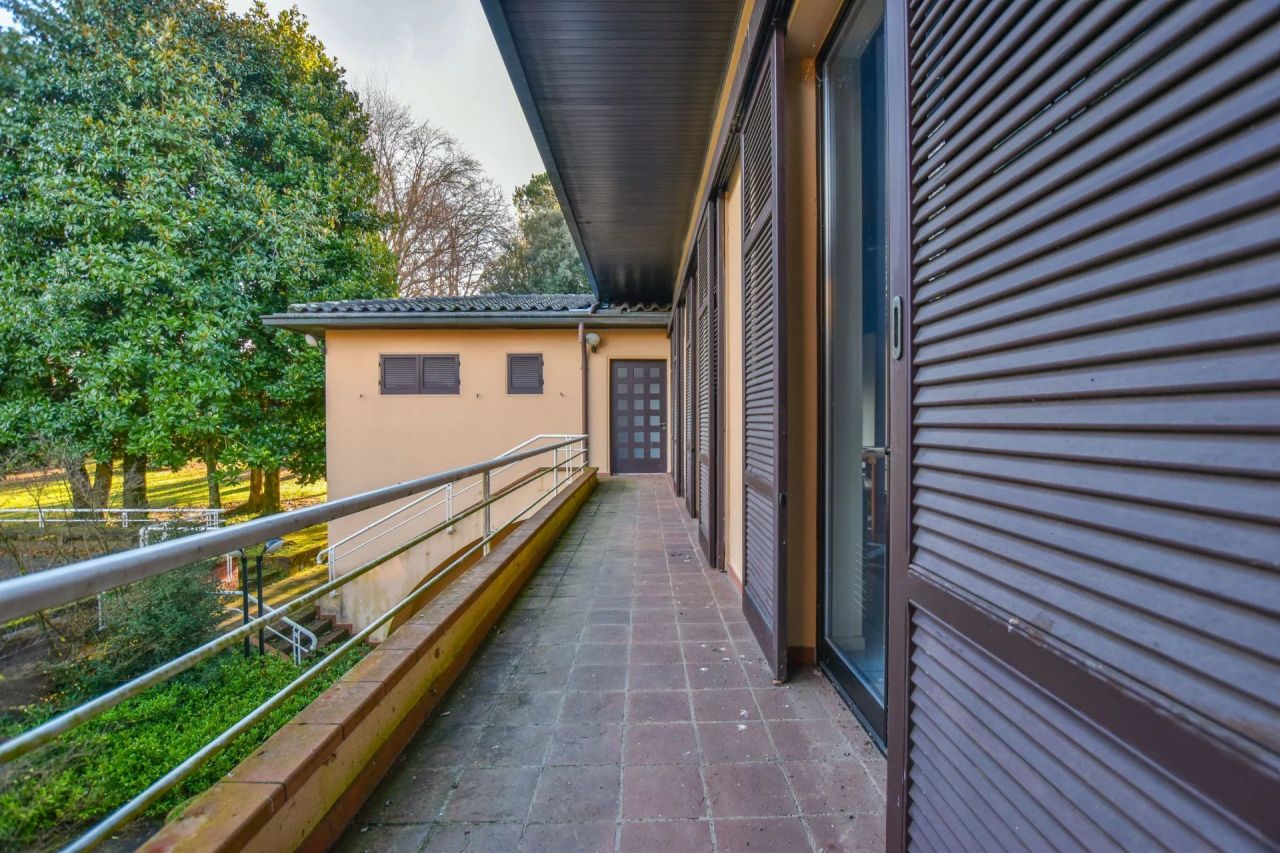 Вилла в Борго-Тичино, Италия, 698 м² - фото 16