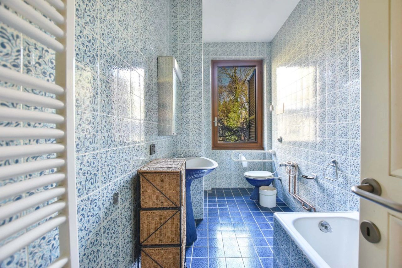 Вилла в Борго-Тичино, Италия, 698 м² - фото 13