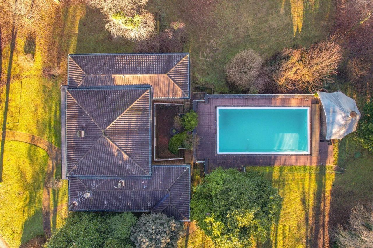 Вилла в Борго-Тичино, Италия, 698 м² - фото 2