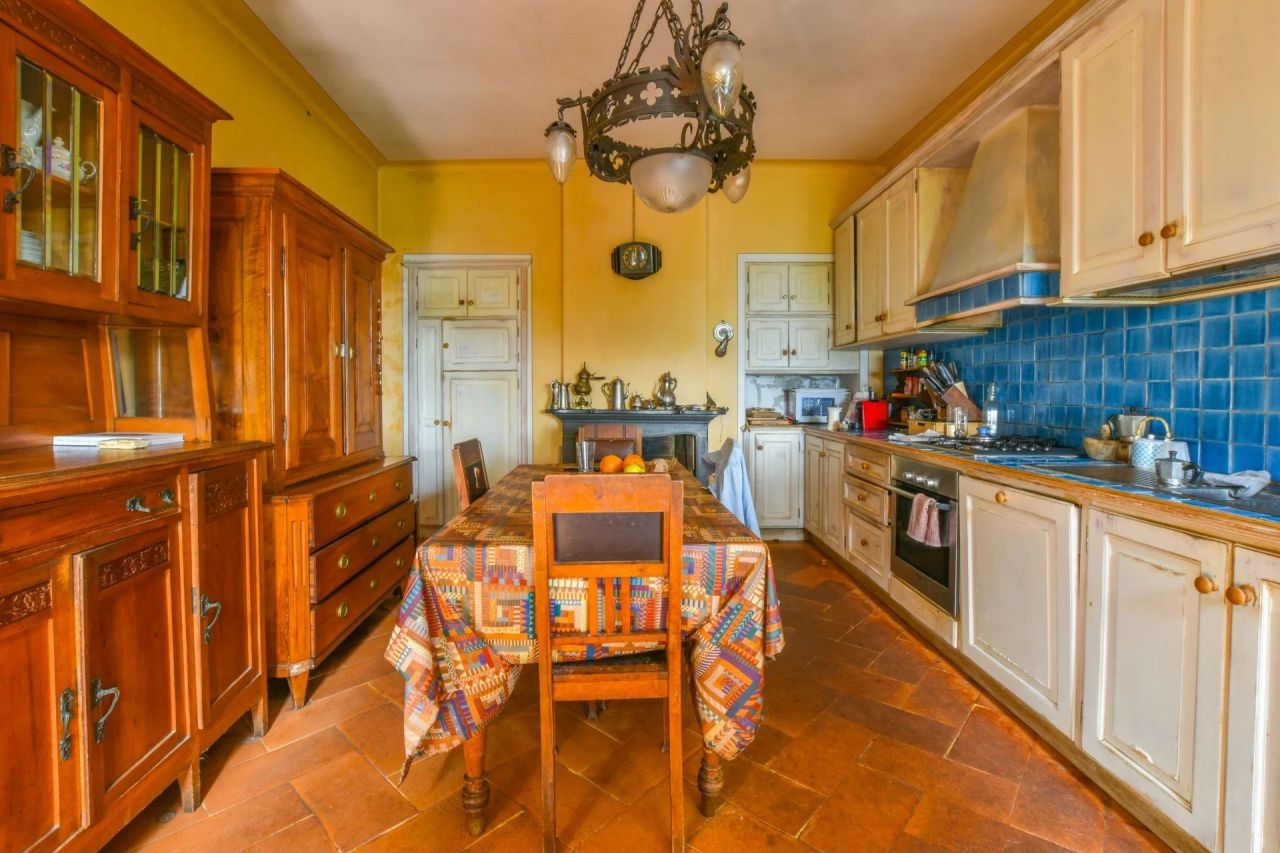 Вилла в Лезе, Италия, 516 м² - фото 10