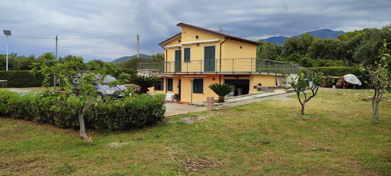 Вилла в Скалее, Италия, 135 м² - фото 1