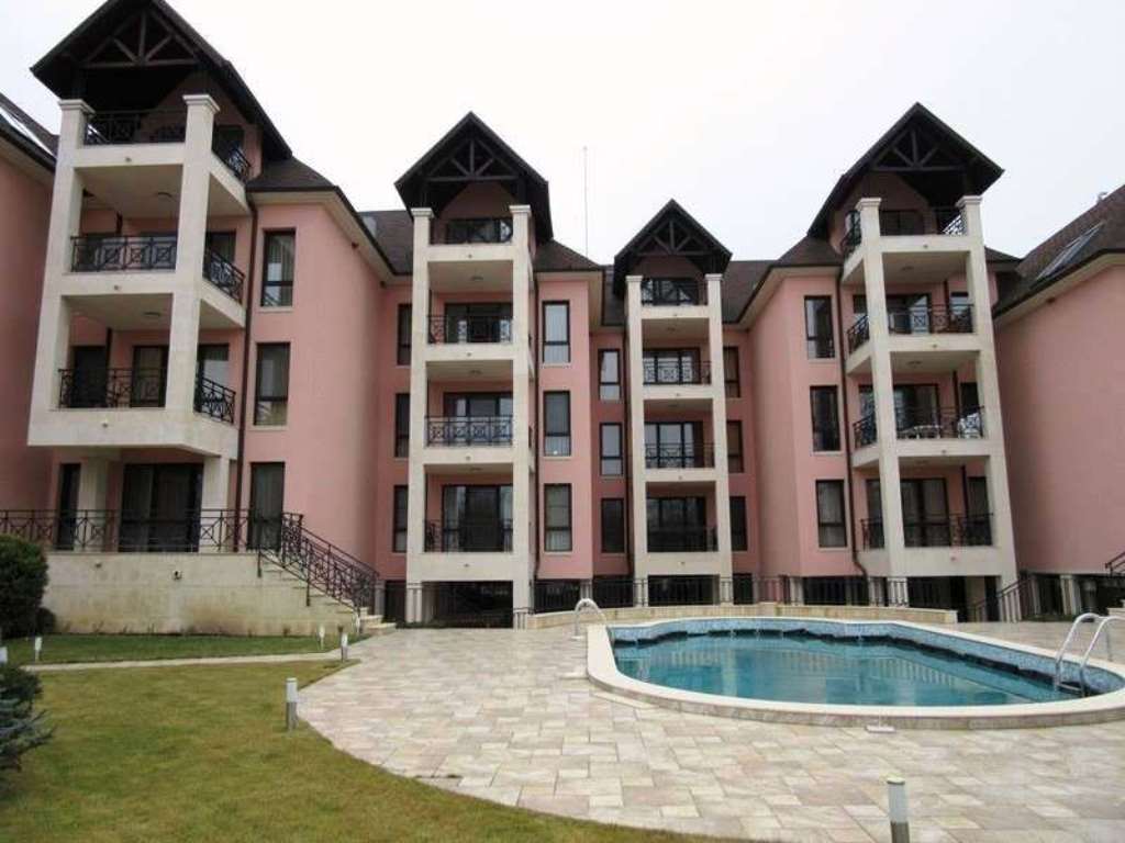 Квартира в Святых Константине и Елене, Болгария, 84 м² - фото 1