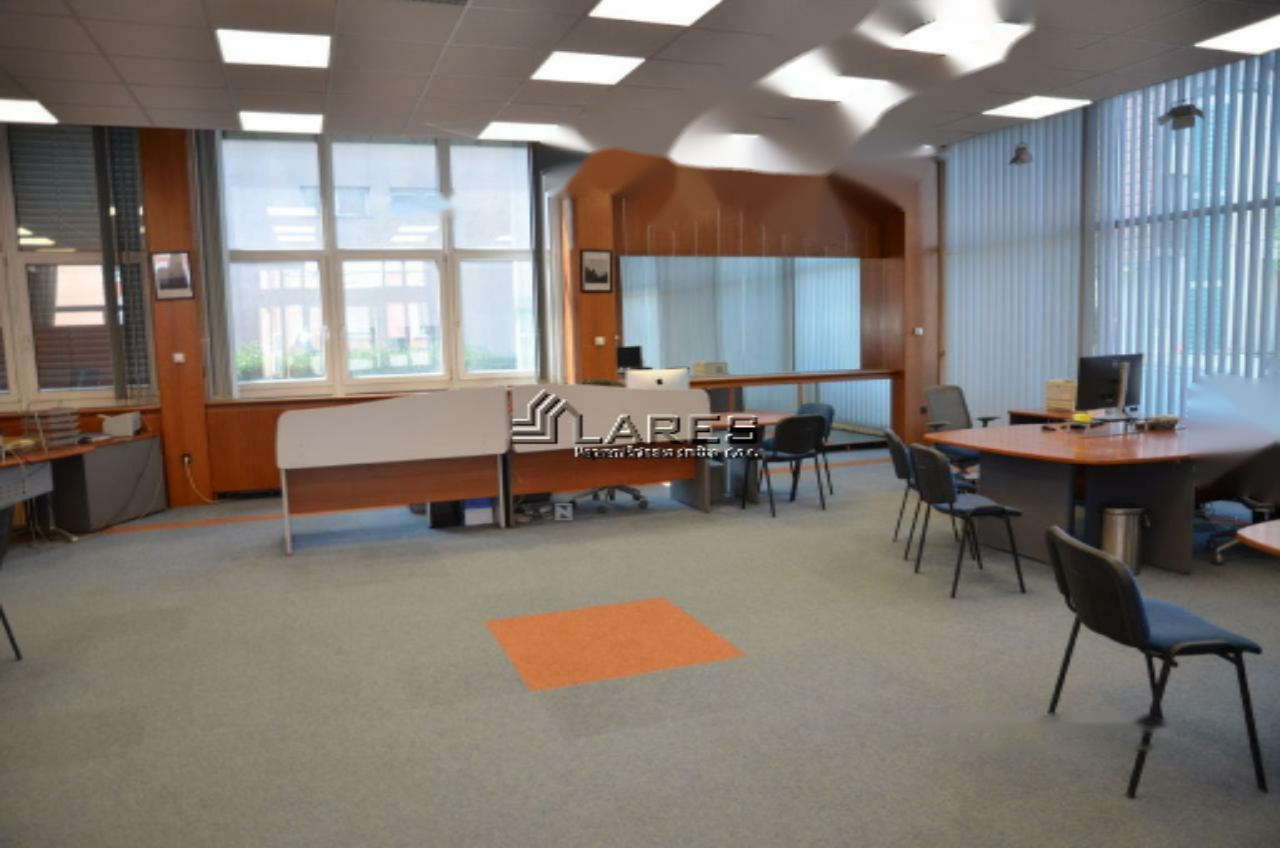 Офис в Любляне, Словения, 950 м² - фото 1