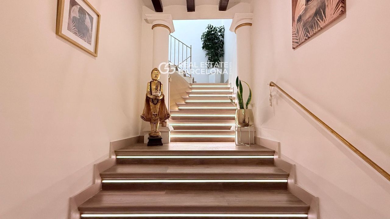 Дом в Барселоне, Испания, 650 м² - фото 2