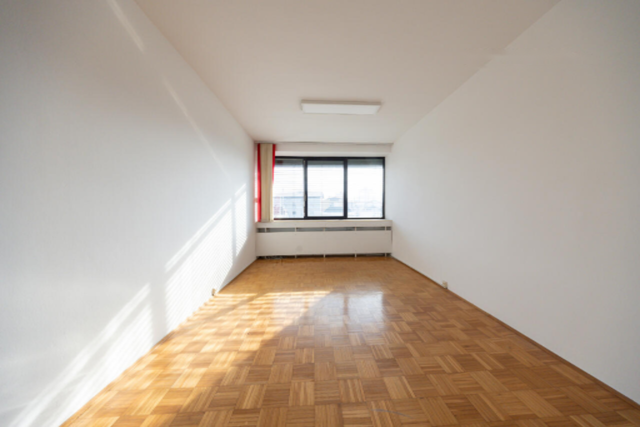 Офис в Любляне, Словения, 1 098 м² - фото 2