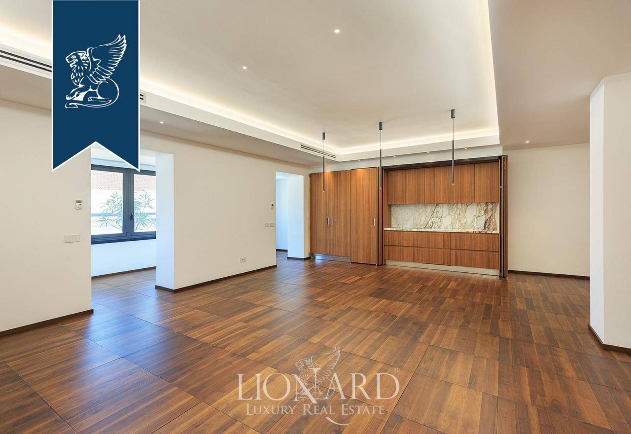 Апартаменты в Милане, Италия, 250 м² - фото 2