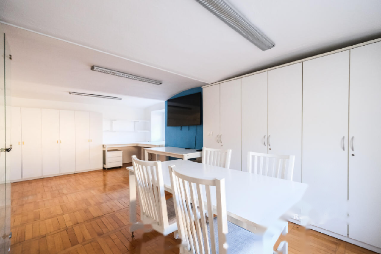 Офис в Любляне, Словения, 53 м² - фото 2