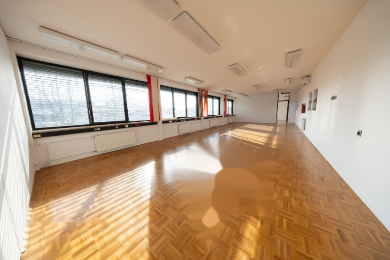 Офис в Любляне, Словения, 1 098 м² - фото 4