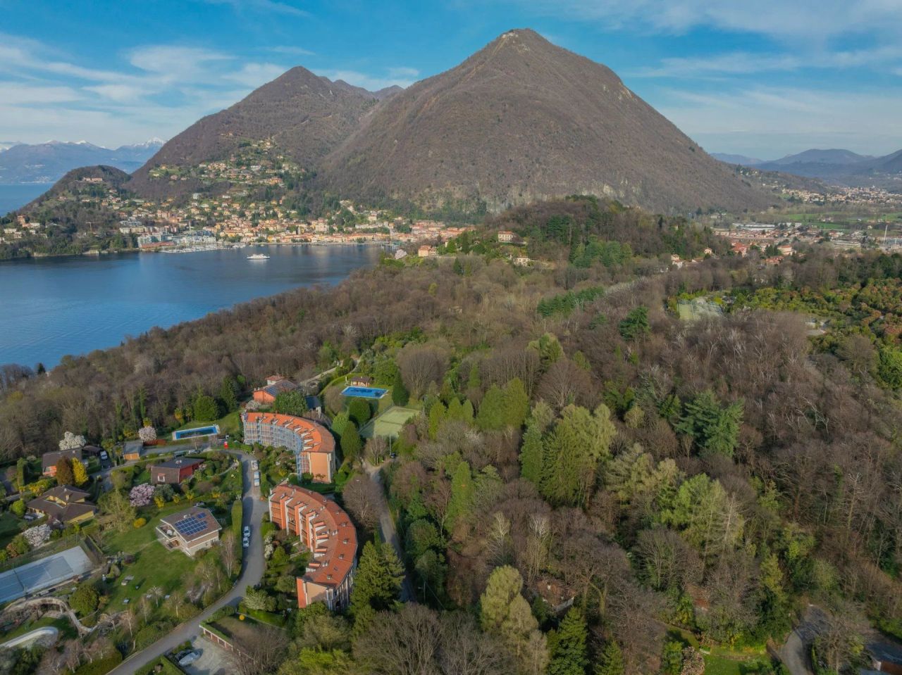 Вилла в Лавено-Момбелло, Италия, 320 м² - фото 9