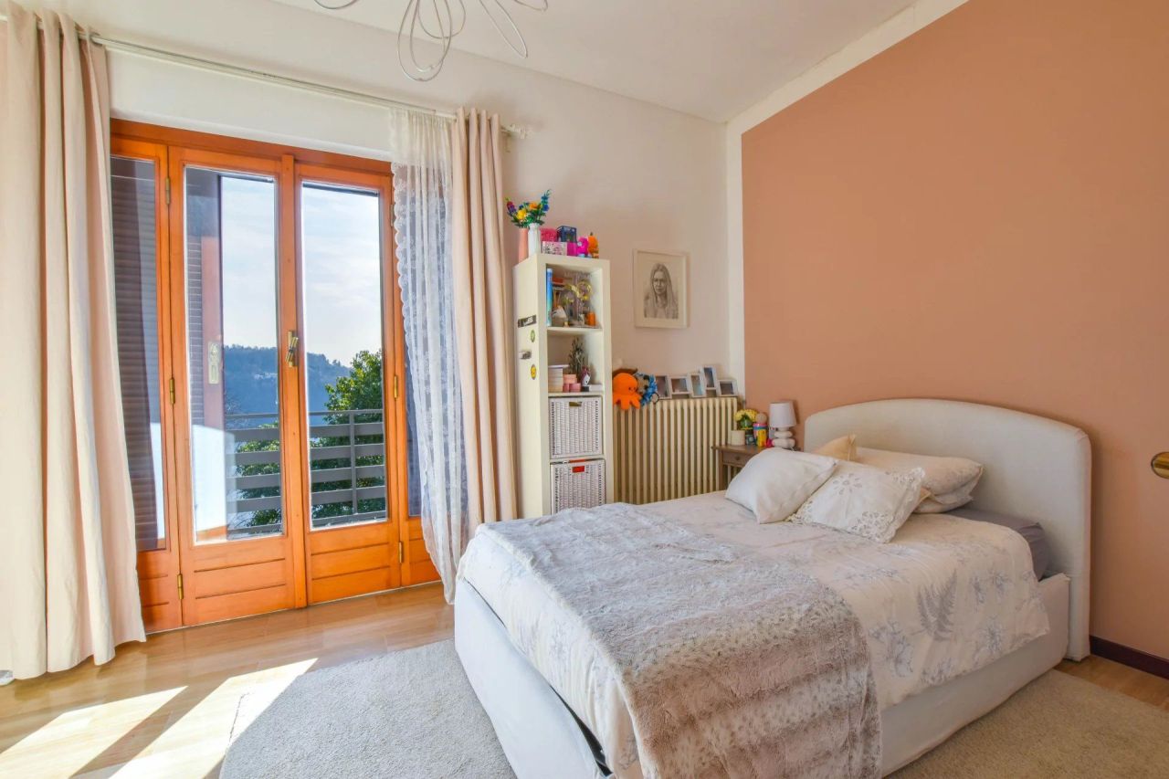 Вилла в Лавено-Момбелло, Италия, 358 м² - фото 11