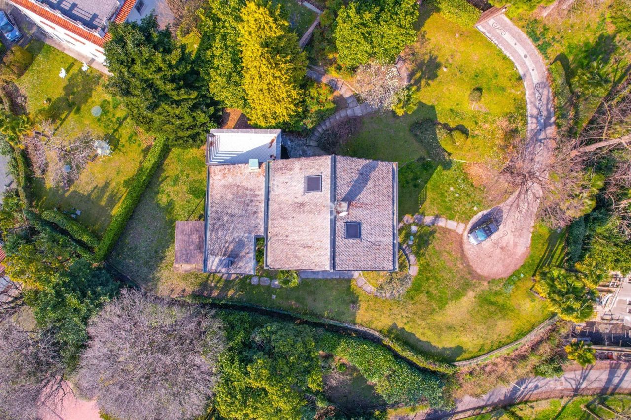 Вилла в Лавено-Момбелло, Италия, 358 м² - фото 4