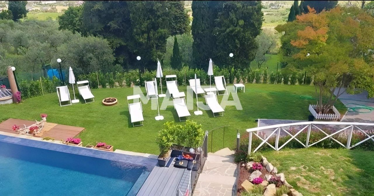 Вилла в Пистое, Италия, 380 м² - фото 2