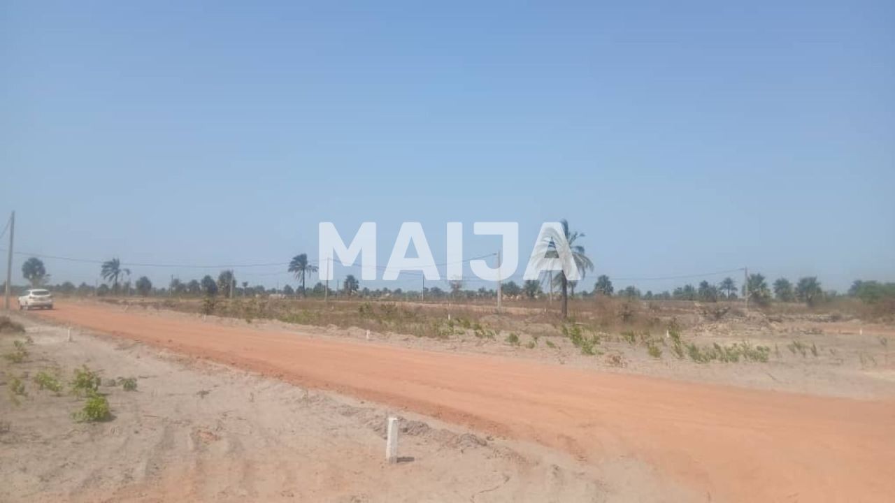 Земля Tujering, Гамбия, 400 м² - фото 2