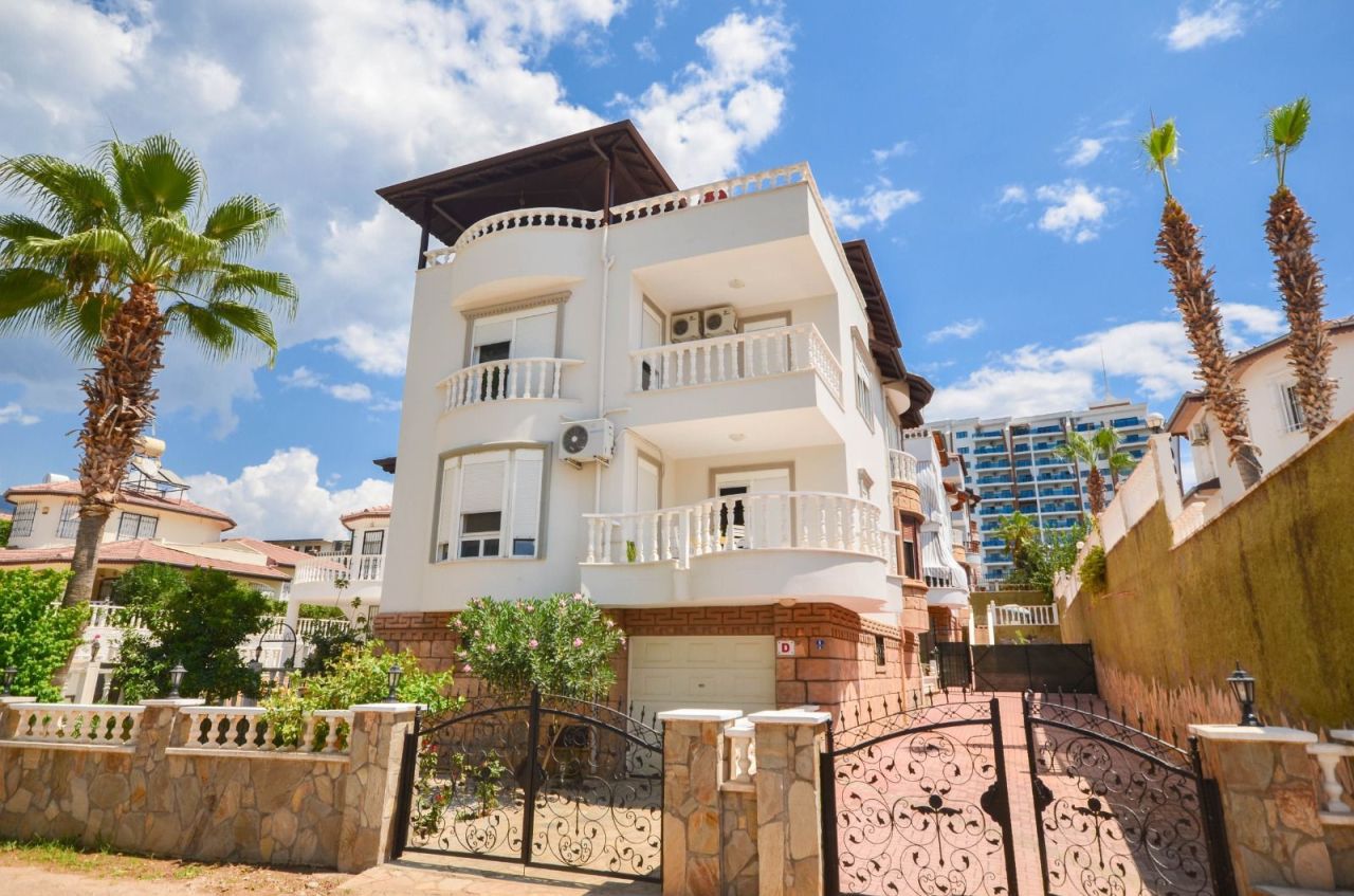 Вилла в Алании, Турция, 350 м² - фото 1