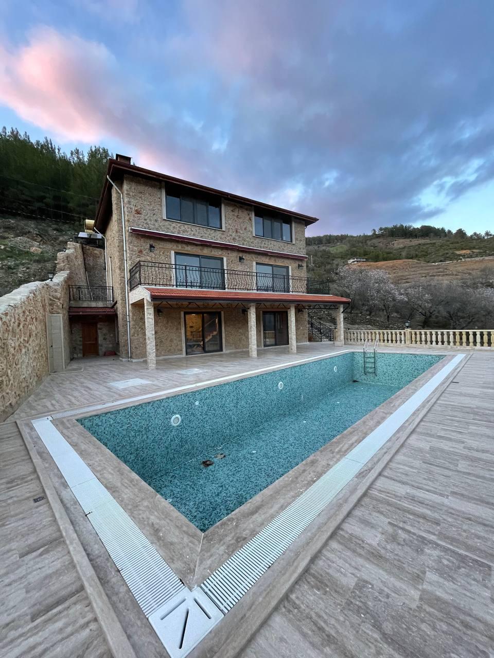 Вилла в Алании, Турция, 393 м² - фото 1