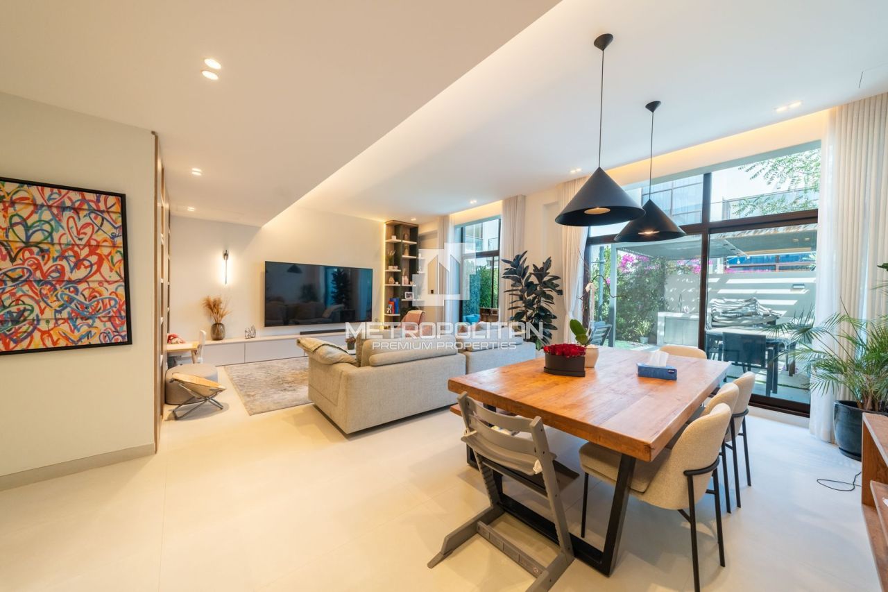 Таунхаус в Дубае, ОАЭ, 251 м² - фото 1