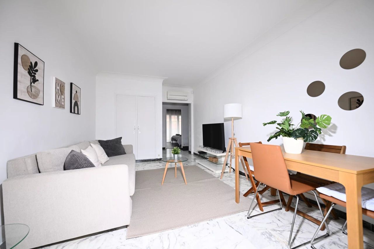 Квартира в Больё-сюр-Мер, Франция, 59 м² - фото 1