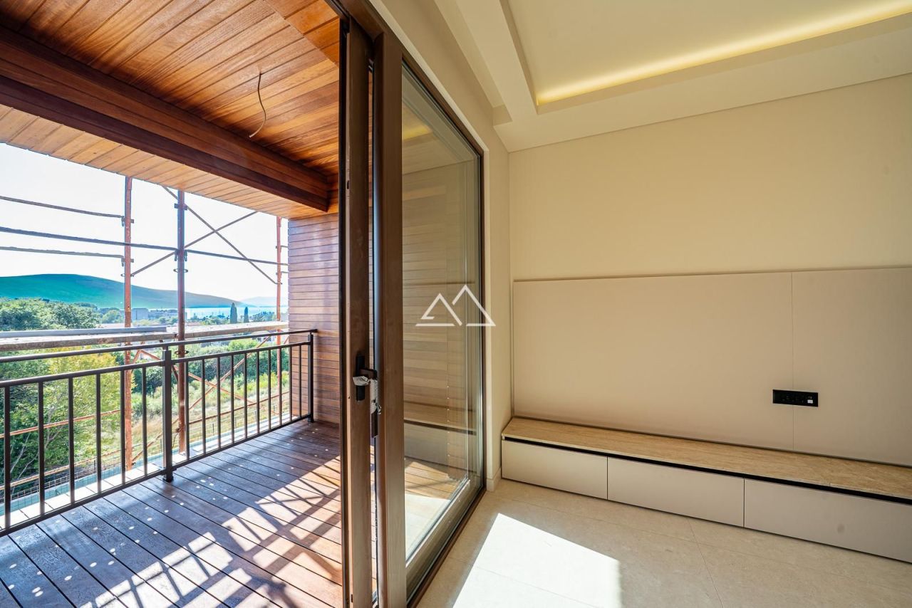 Апартаменты в Тивате, Черногория, 41 м² - фото 1