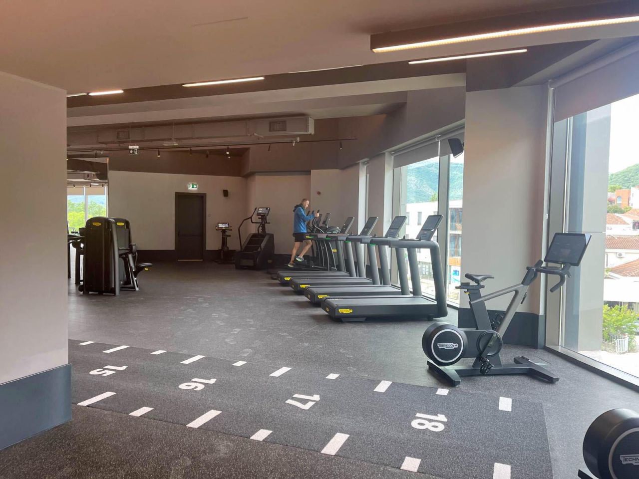 Квартира в Тивате, Черногория, 77 м² - фото 12