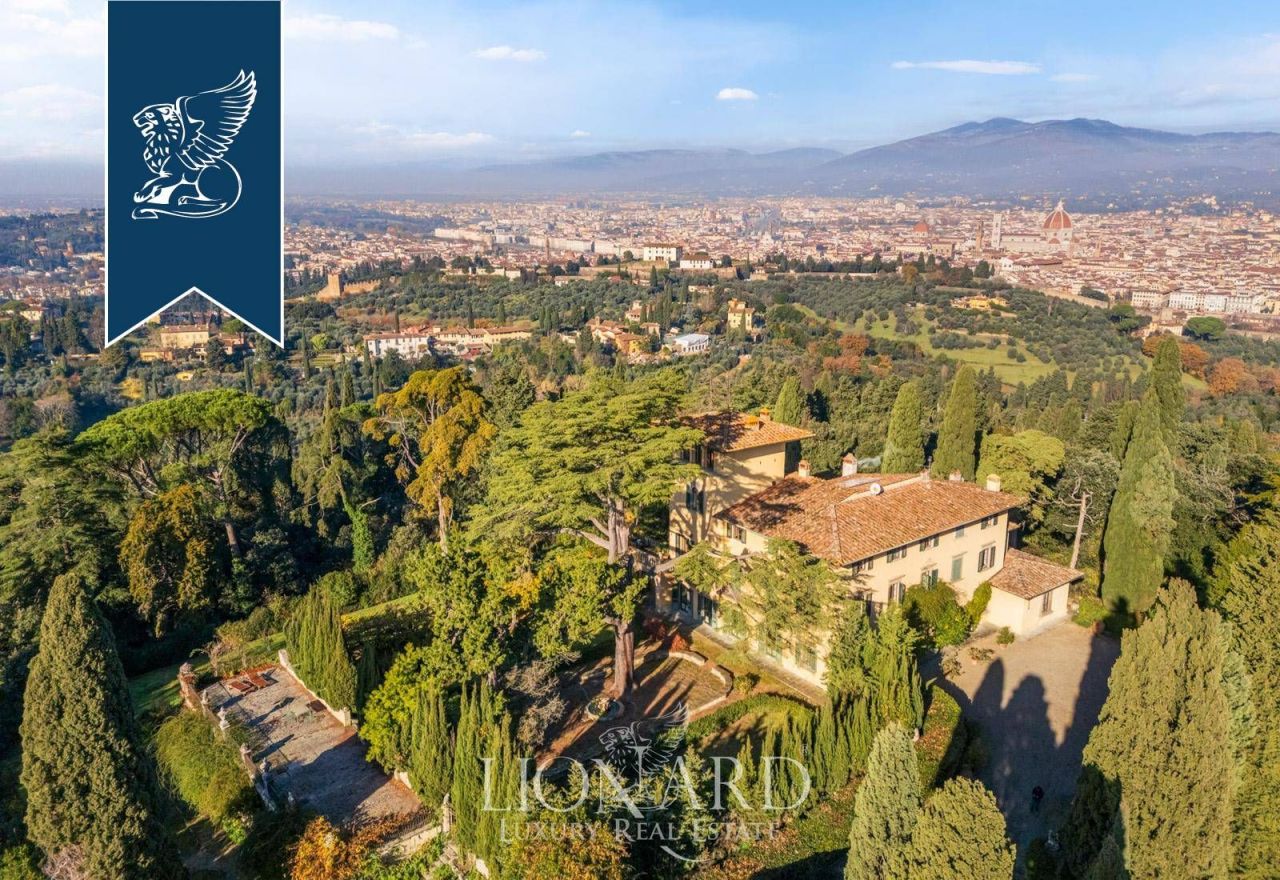 Вилла во Флоренции, Италия, 1 700 м² - фото 1