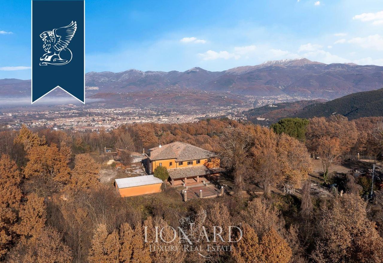 Вилла в Риети, Италия, 1 300 м² - фото 1