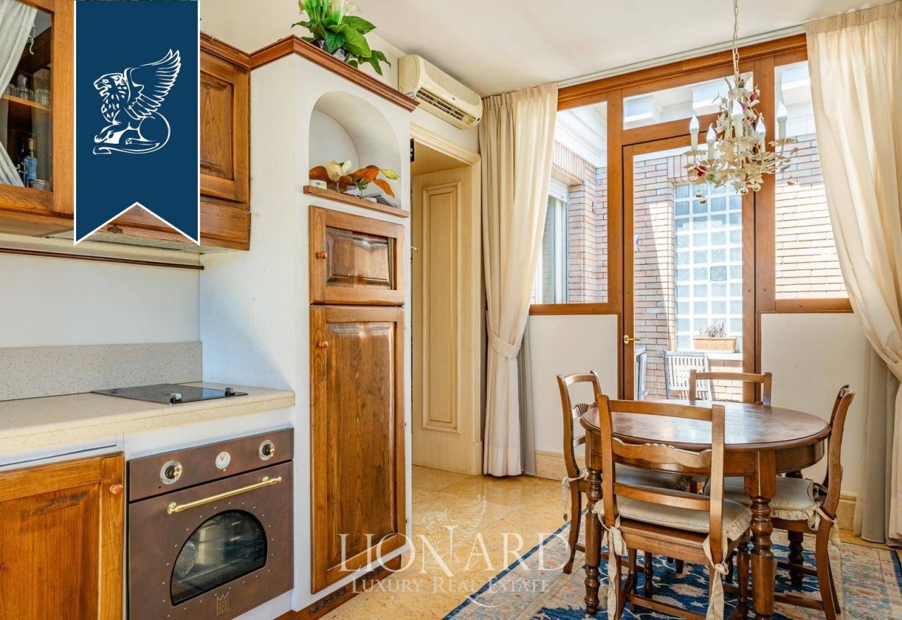 Апартаменты в Милане, Италия, 200 м² - фото 11