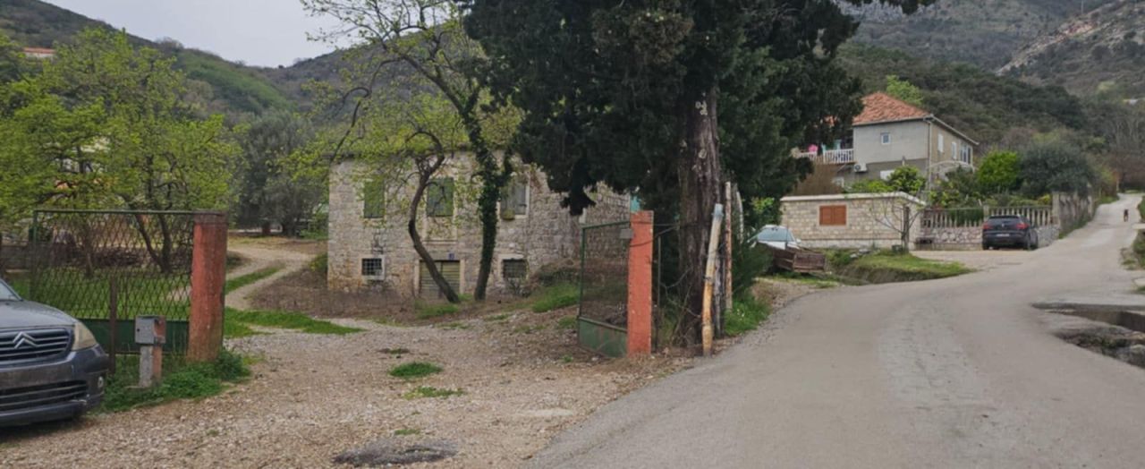 Дом под реконструкцию в Херцег-Нови, Черногория, 107 м² - фото 2