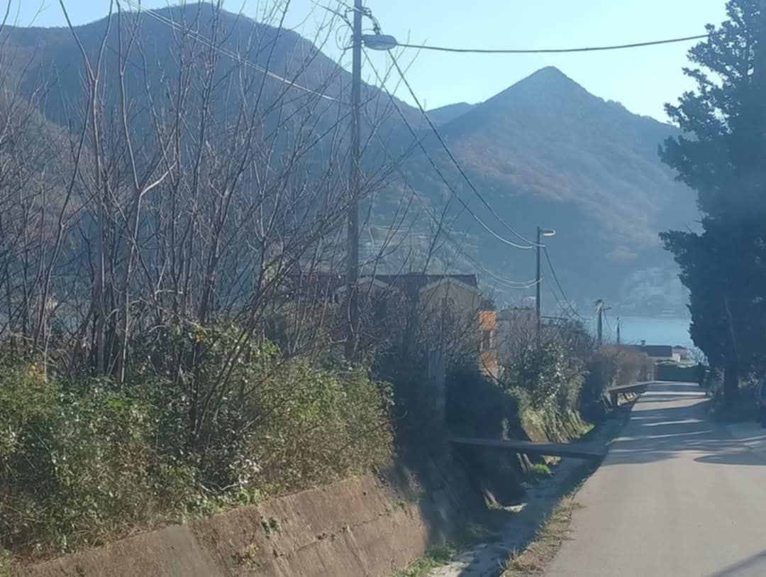 Дом под реконструкцию в Херцег-Нови, Черногория, 107 м² - фото 1