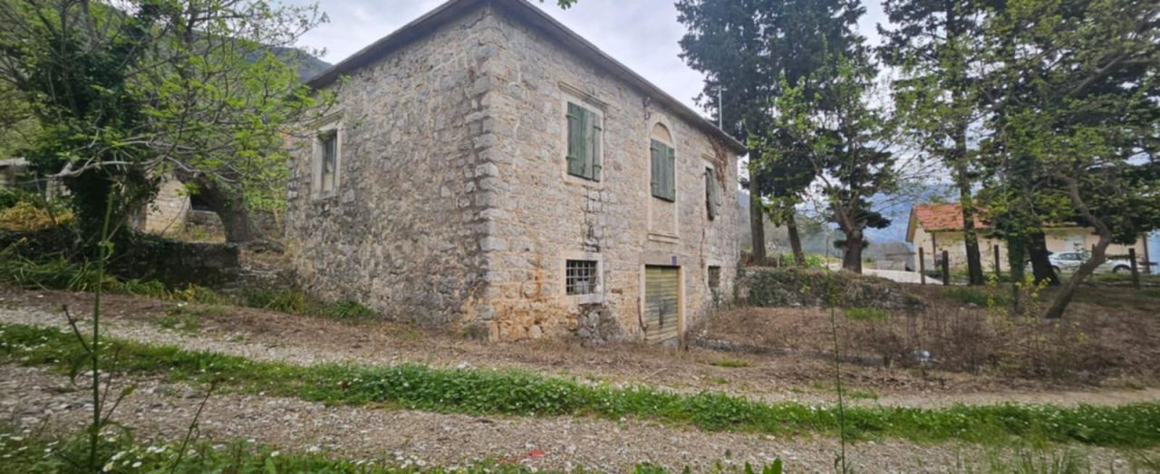 Дом под реконструкцию в Херцег-Нови, Черногория, 107 м² - фото 4