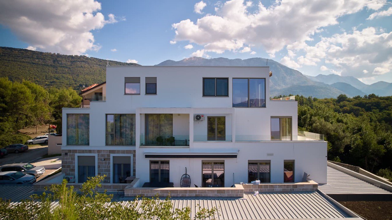 Квартира в Тивате, Черногория, 90 м² - фото 2