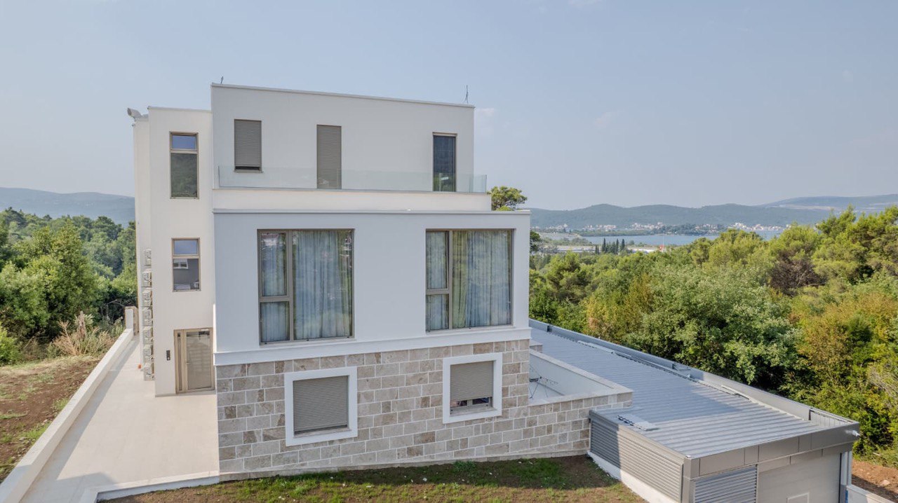 Квартира в Тивате, Черногория, 90 м² - фото 15