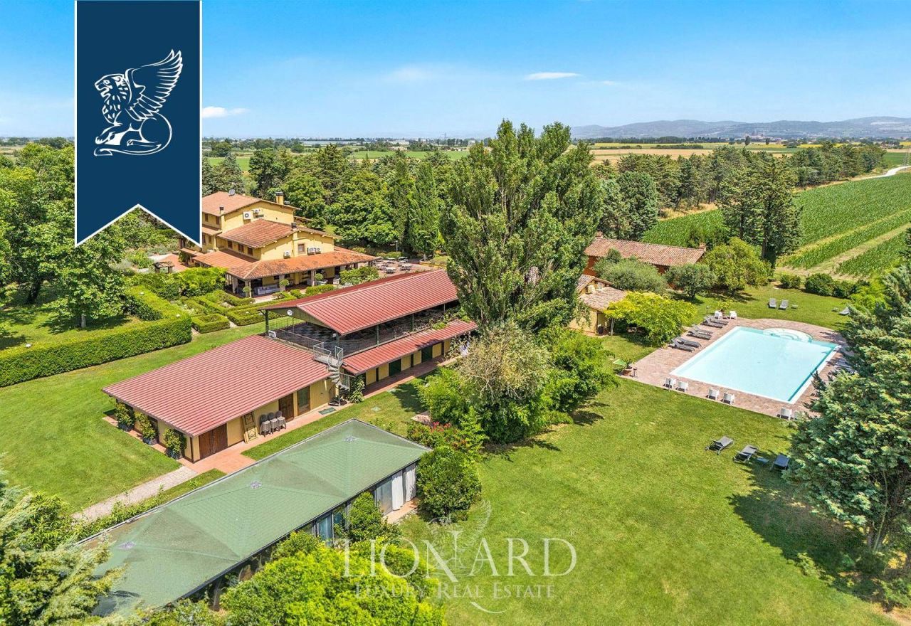 Дом в Ассизи, Италия, 1 770 м² - фото 1