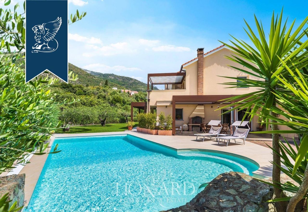 Вилла в Савоне, Италия, 300 м² - фото 2