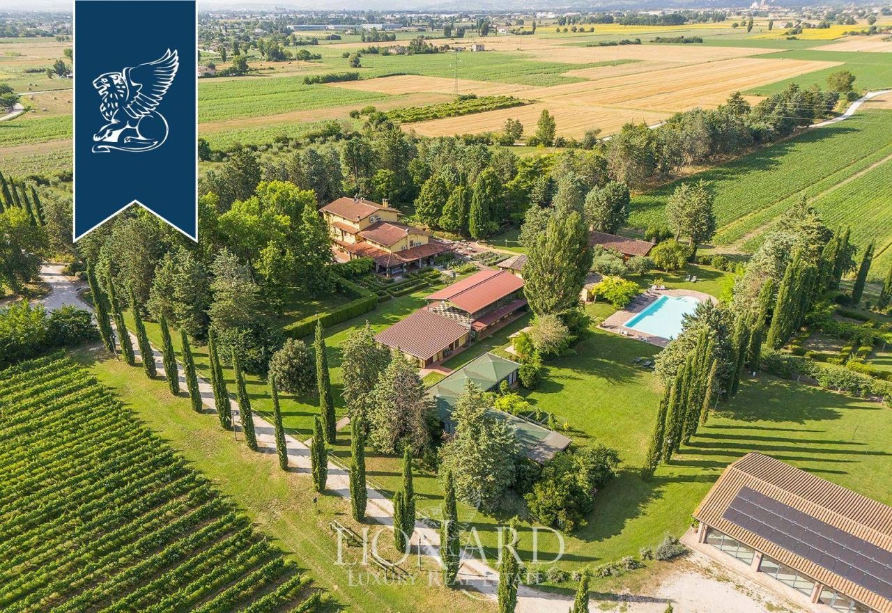 Дом в Ассизи, Италия, 1 770 м² - фото 2