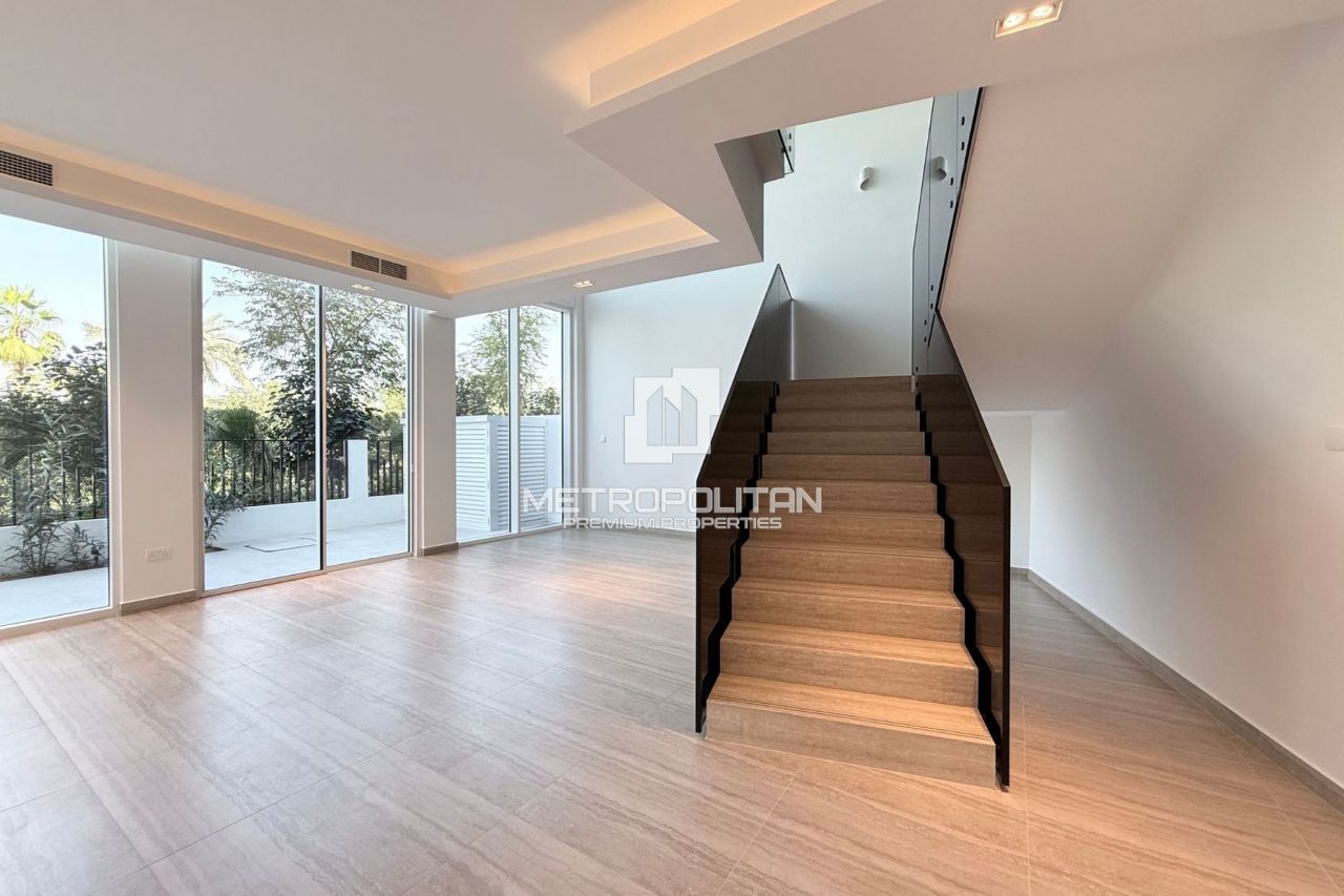 Вилла в Дубае, ОАЭ, 180 м² - фото 1