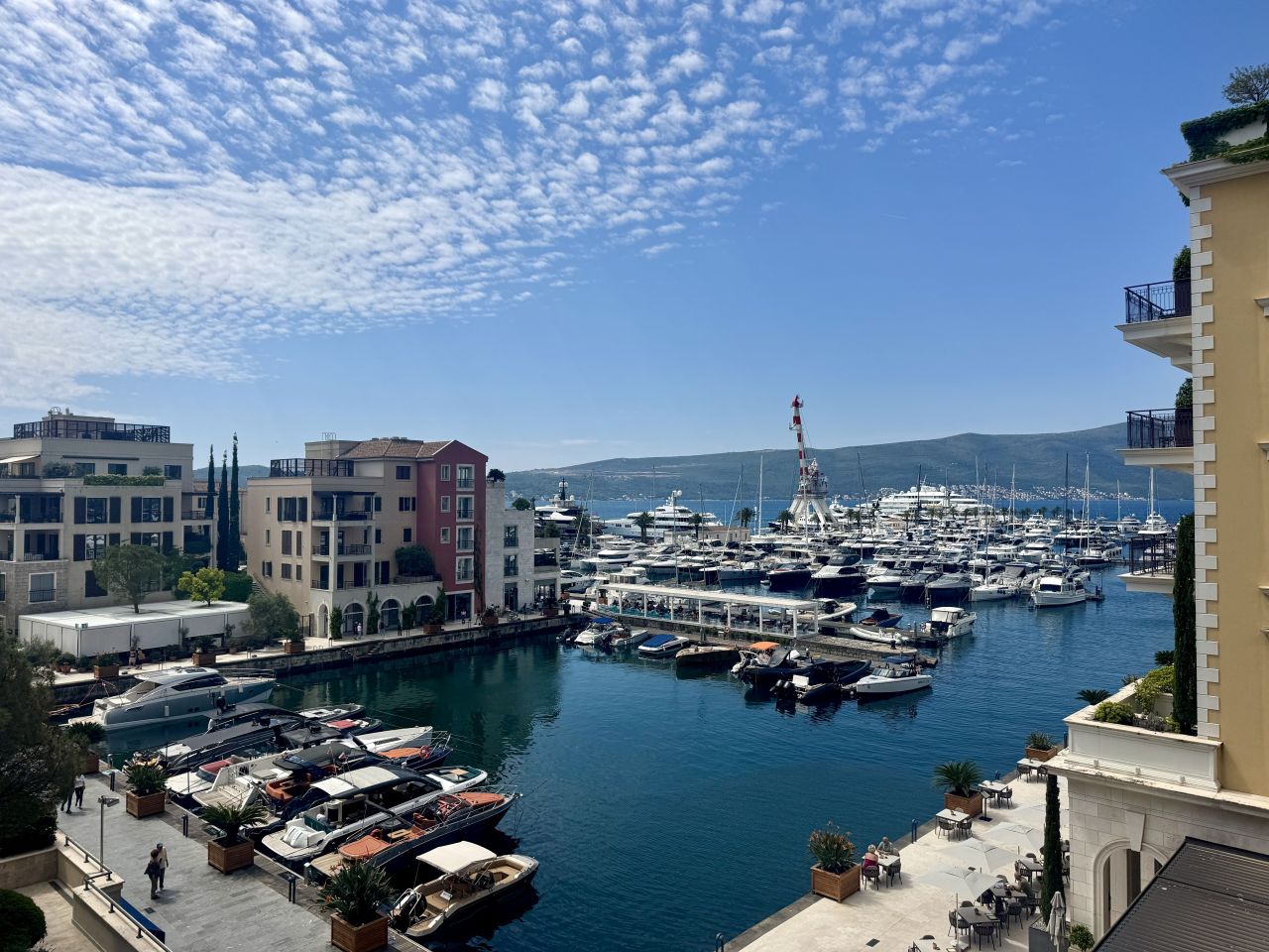 Апартаменты в Тивате, Черногория, 131 м² - фото 1